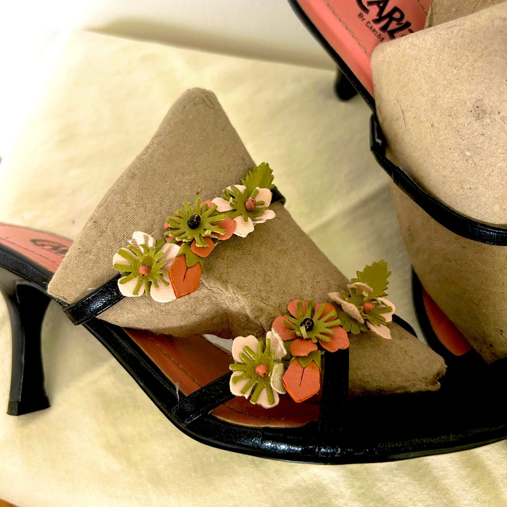 Carlos Santana black leather floral sandals.  Size 7.5